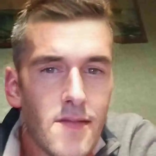 Emry - Vufflens-le-Château - Vaud | Strip Tease