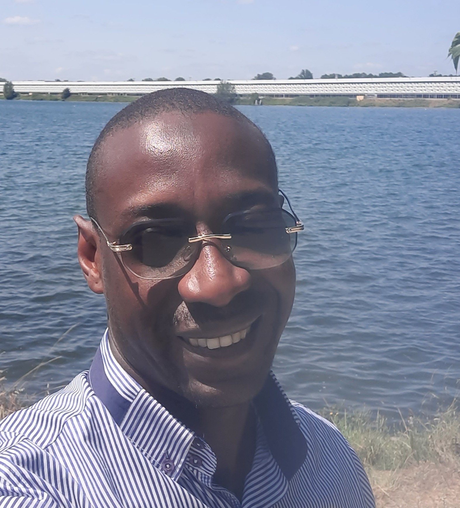 Lazhar - Montmagny - Vaud | Strip Tease