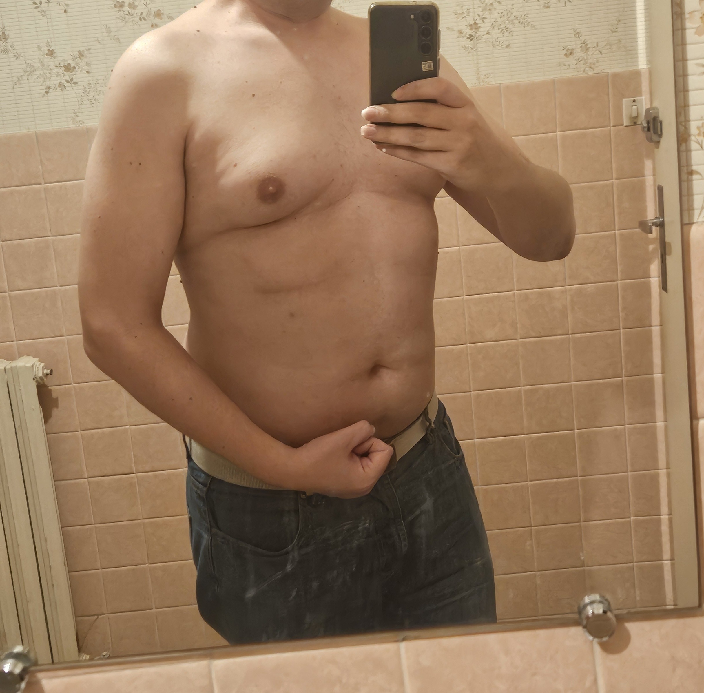 Vitor - Root - Lucerne | Strip Tease