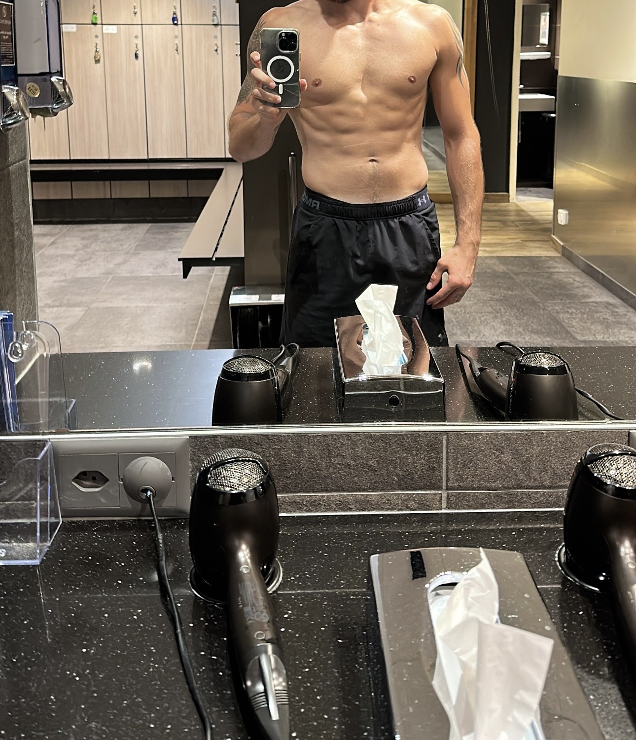 Ylias - Montagne-de-Courtelary - Berne | Strip Tease