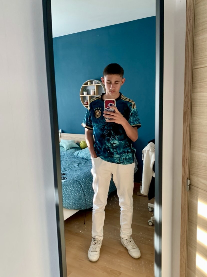 Tidjani - La Neuveville - Berne | Strip Tease