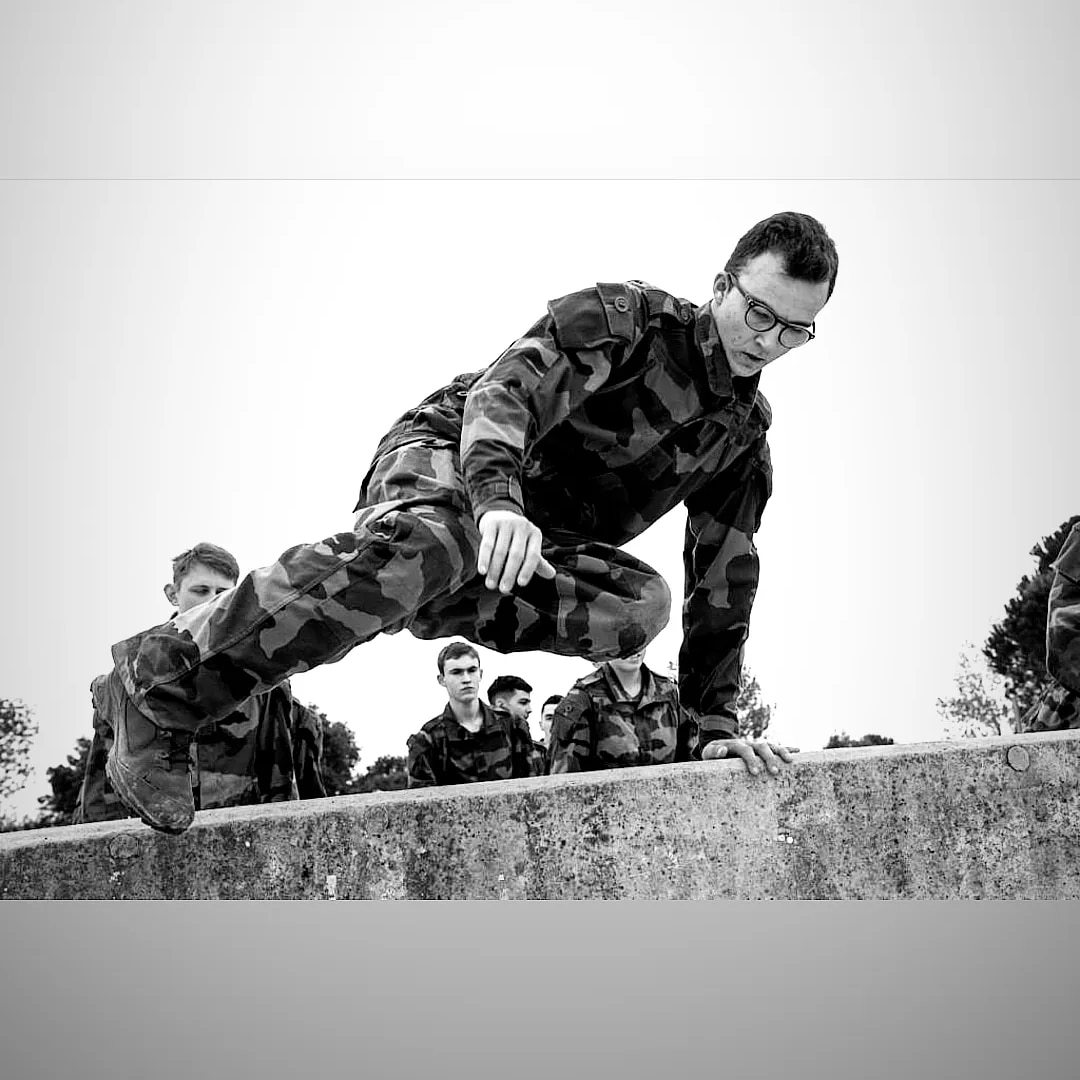 Hayan - Gland - Vaud | Strip Tease