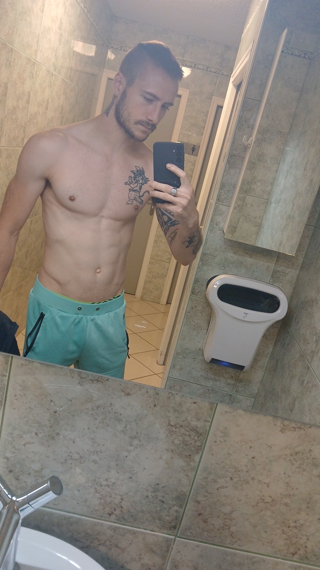 Bora - Ligerz - Berne | Strip Tease